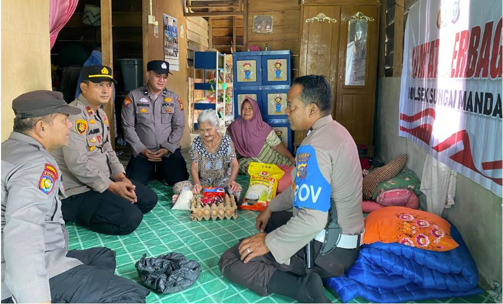 Jumat Berkah, Polsek Sungai Mandau Gelar Kegiatan Jumat Berbagi kepada Masyarakat