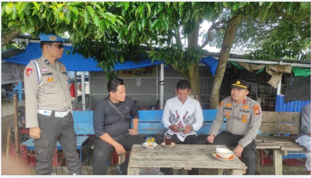 Kapolsek Pelabuhan Tembilahan Gelar Sosialisasi Kamtibmas untuk Pemilu Damai 2024 di Pelabuhan Pelindo