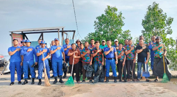 Satpolairud Meranti Gelar Aksi Bersih Laut dan Pantai