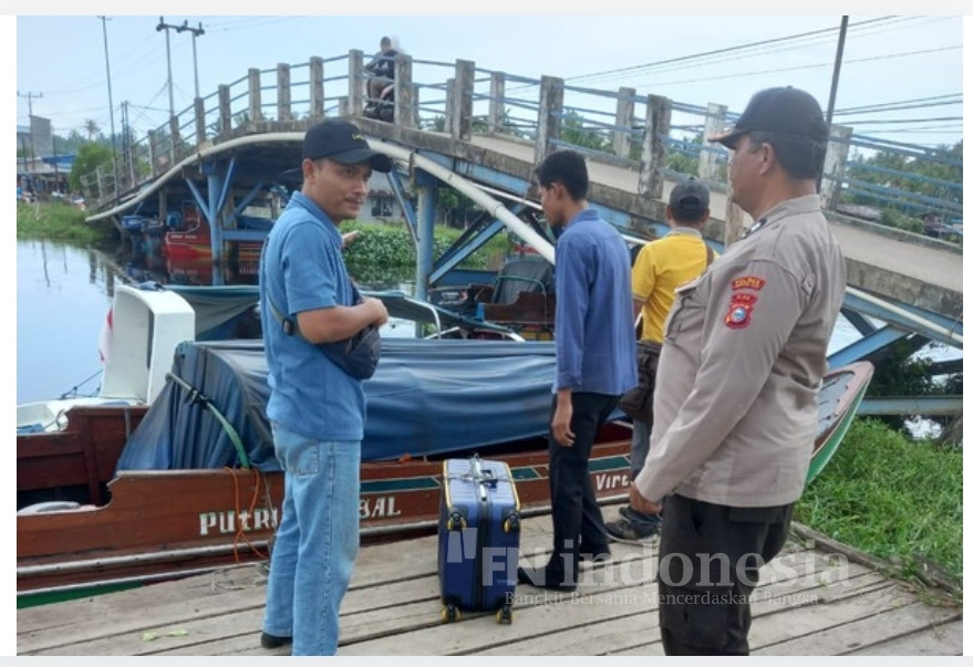 Polsek Pulau Burung Menyampaikan Pesan Pilkada Damai di Pelabuhan Penumpang Speedboat guna Menciptakan dan Mewujudkan Pilkada Riau 2024 yang Aman, Nyaman, Damai, dan Kondusif di Wilayah Kecamatan Pulau Burung