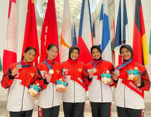 Bikin Bangga, Tim Terjun Payung Srikandi Polri Raih Prestasi di Kejuaraan Skydiving Asia dan Dunia