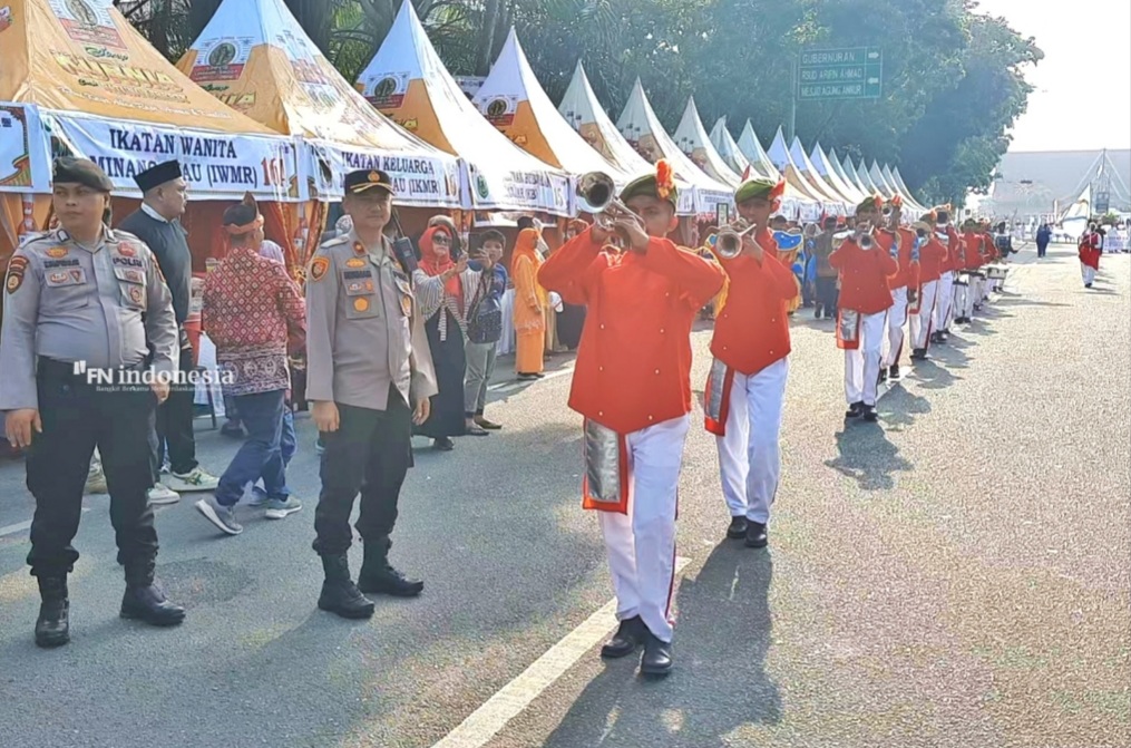 Kompol Herman Pelani Jaga Kamtibmas di Parade Binneka Tunggal Ika 2024 - (Ada 0 foto)