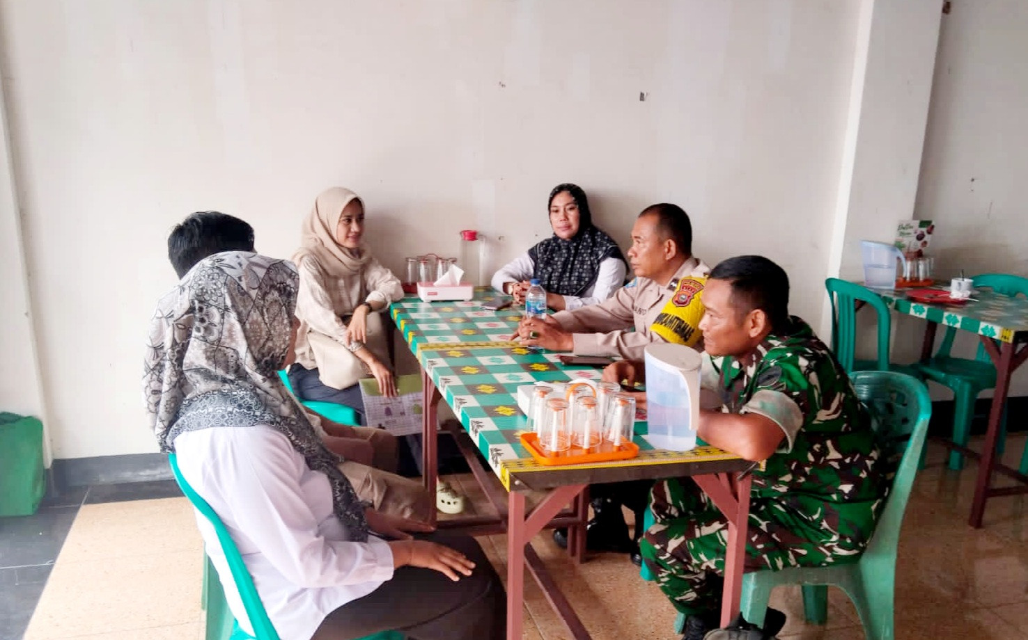 Sambang Warga Di Kedai Kopi, Sinergitas Tiga Pilar Guna Sukseskan Pilkada Serentak 2024