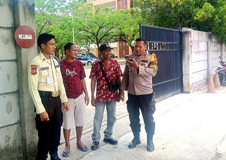 Ciptakan Keamanan Lingkungan Bhabinkamtibmas Sambangi Warga Air Hitam