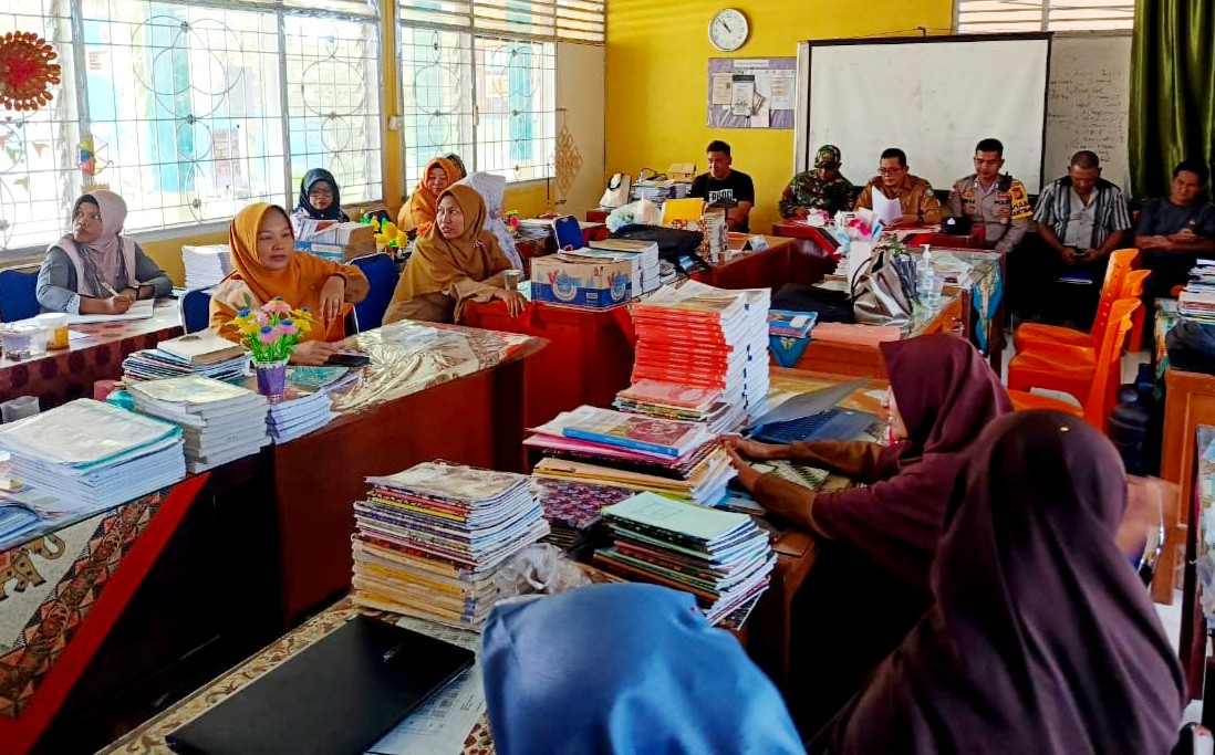 Polsek Rupat Sampaikan Pesan Pilkada Damai di SMPN 1 4