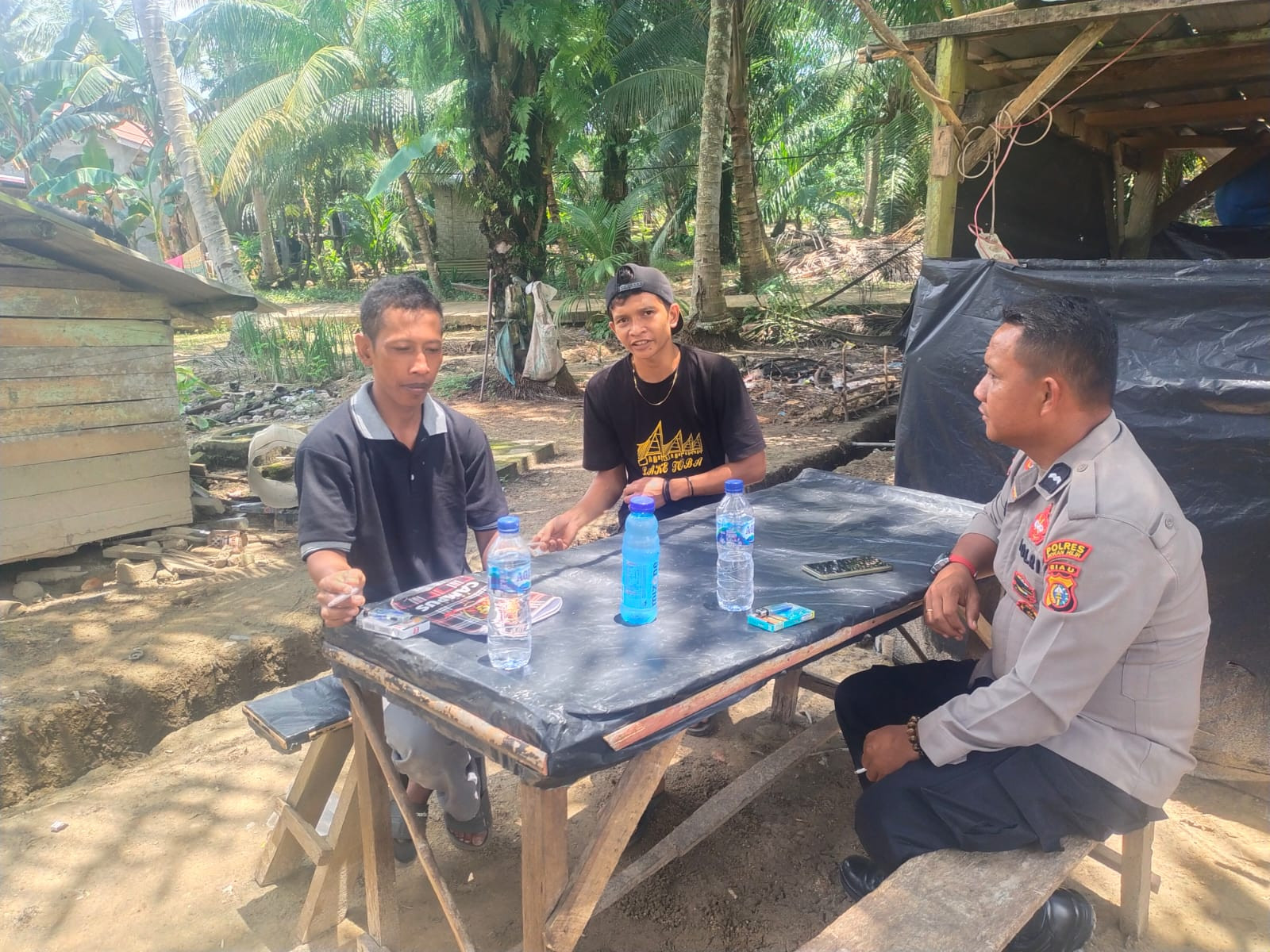 Polsek Pujud Sampaikan Pesan Cooling System ke Warga Perkebunan