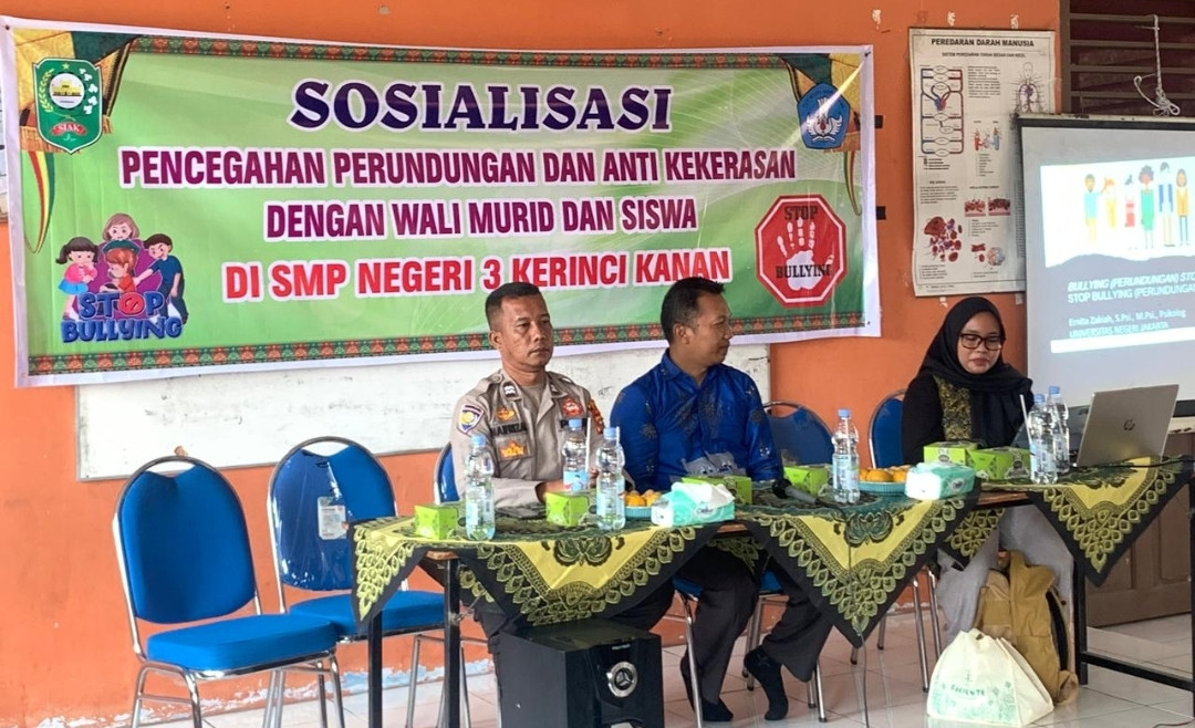 Polsek Kerinci Kanan Sosialisasi Anti-Bullying di SMPN 3 untuk Wujudkan Sekolah Aman Menjelang Pilkada 2024