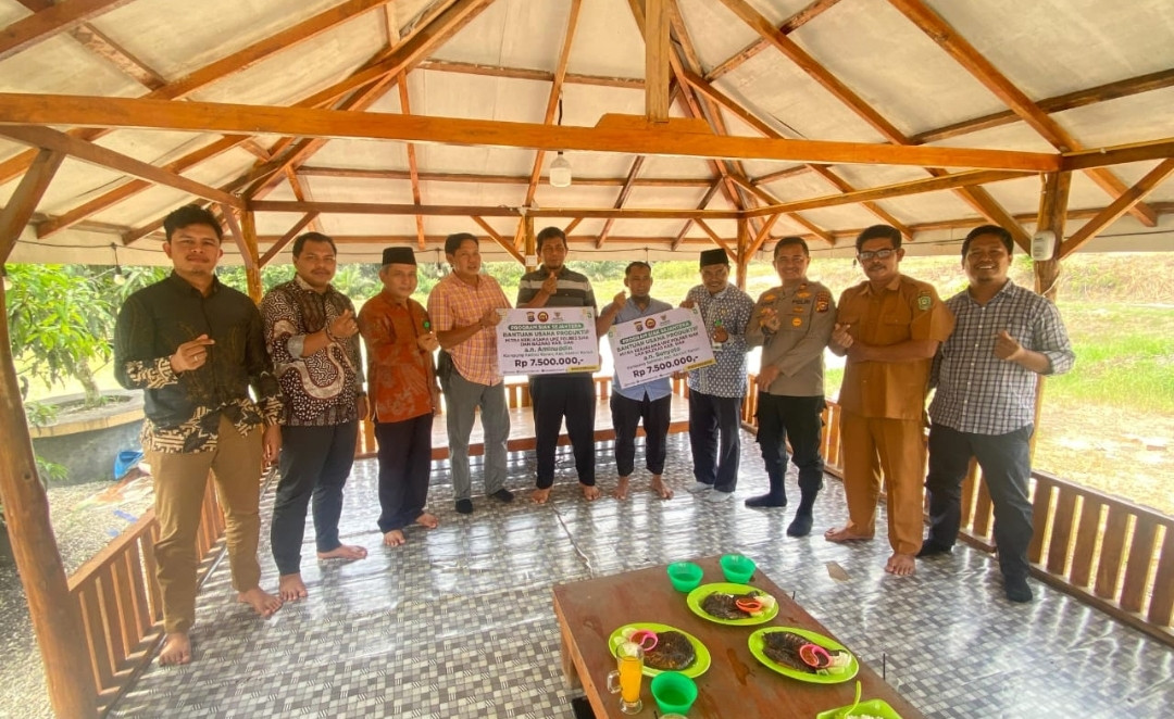 Polres Siak dan Baznas Siak Berikan Bantuan Usaha Produktif kepada Eks Napiter