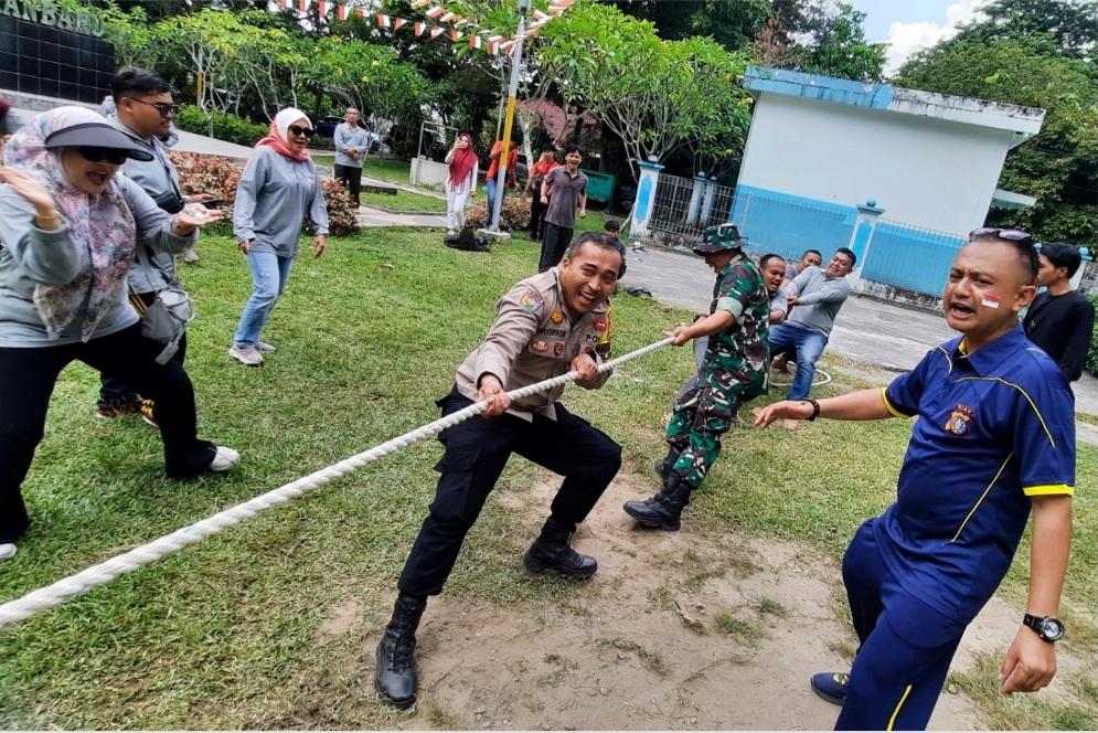 Semarak Kemerdekaan RI Ke-79, Kompol Herman dan Jajaran Gelar Lomba Bersama Masyarakat  - (Ada 0 foto)