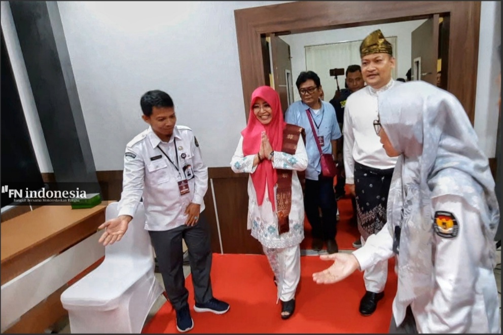 Pasangan Intsiawati Ayus dan Taufik Arrahman Resmi Daftar ke KPU Pekanbaru - (Ada 0 foto)