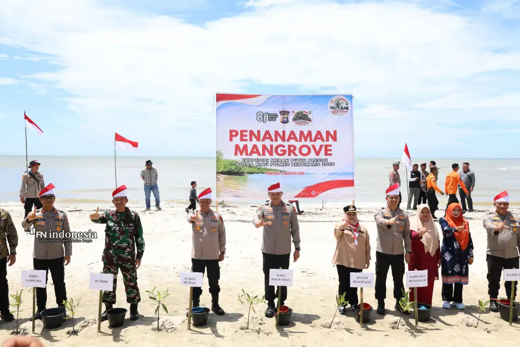 Wakapolda Riau Tebar Semangat Merah Putih dan Tanam 1.000 Mangrove di Pulau Terluar Rupat