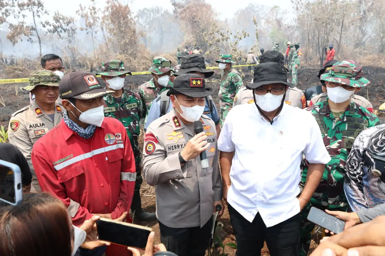 Menteri LH, Kapolda Riau dan Guru Besar Kehutanan Cek Karhutla di Desa Tambang Kampar