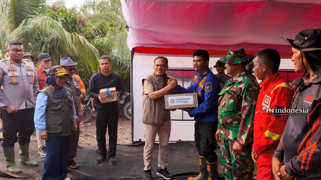 Tinjau Karhutla Rimbo Panjang, Staf Khusus Menhut Apresiasi Petugas dan Bawa Bantuan Untuk Pemadam