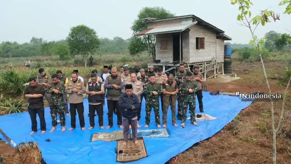 Di Tengah Karhutla Inhu, Kapolda Riau dan Pangdam Salat Istisqa Memohon Turunnya Hujan