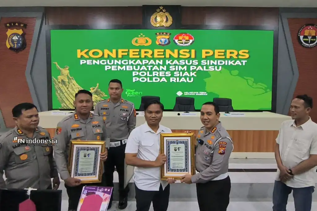 Bongkar Jaringan SIM Palsu Lintas Siak-Pekanbaru, Tiga Pejabat Polres Siak Dapat Penghargaan