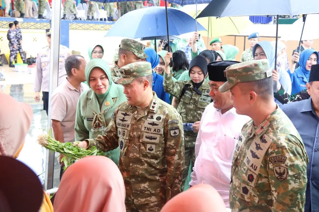 HUT ke-81 TNI, Pangdam XIX/Tuanku Tambusai Hadir di Bazar Murah dan Bakti Kesehatan Dumai