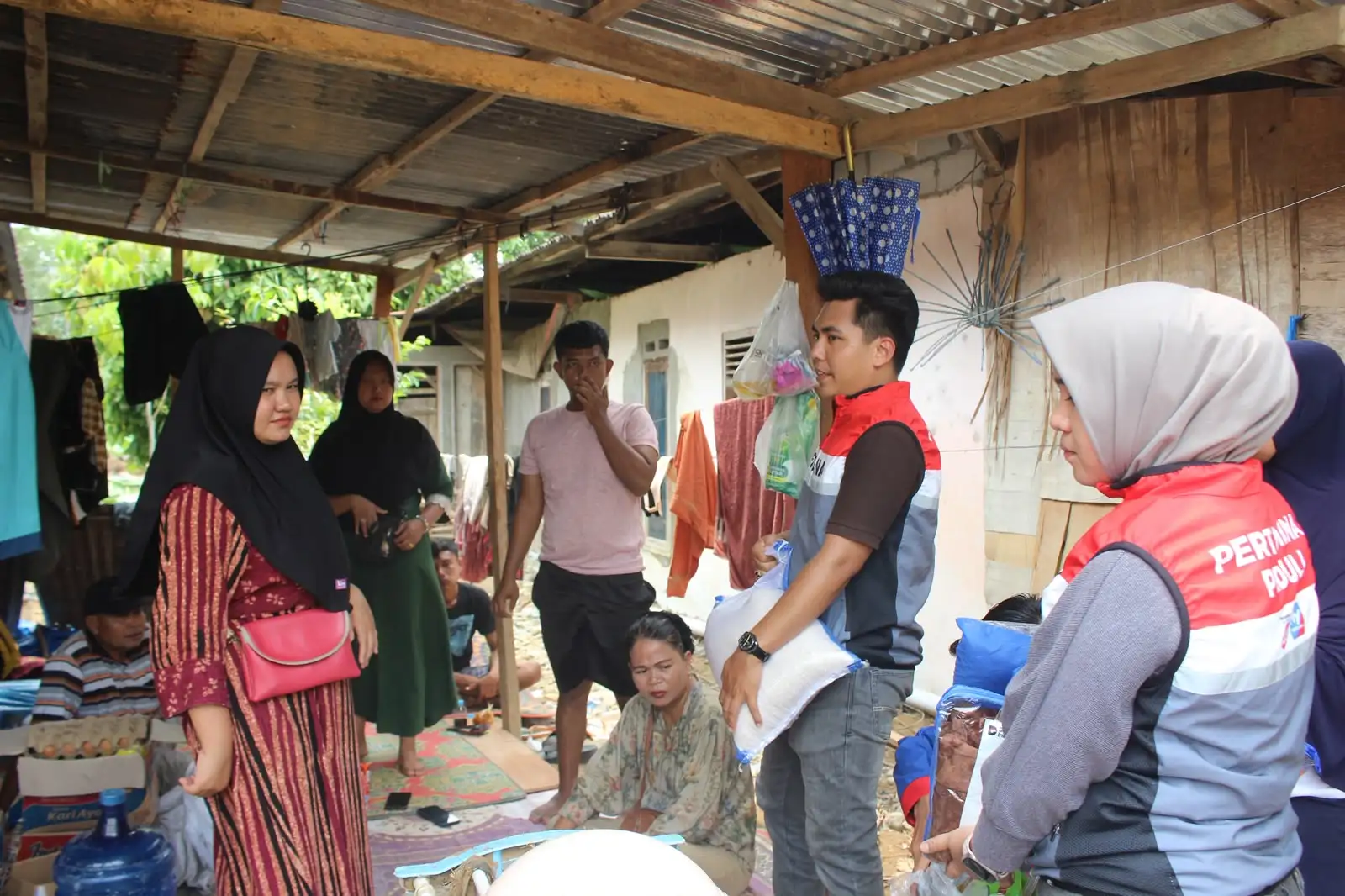 Pertamina Patra Niaga Kembali Salurkan Bantuan Bagi Masyarakat Terdampak Banjir Bandang di Padang