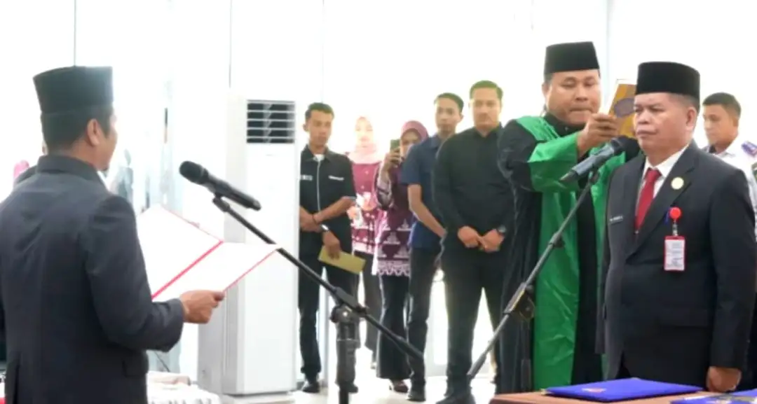 Muradi Resmi Dilantik Sebagai Pj Sekda Kuansing, PLT Bupati Muklisin Tekankan Integritas dan Percepatan Kinerja Birokrasi