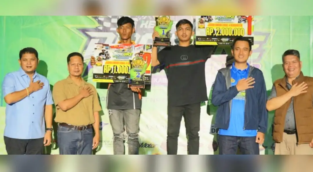 PLT Bupati Muklisin Tutup Drag Bike HUT Bhayangkara, Apresiasi Ajang Pembinaan Pembalap Muda